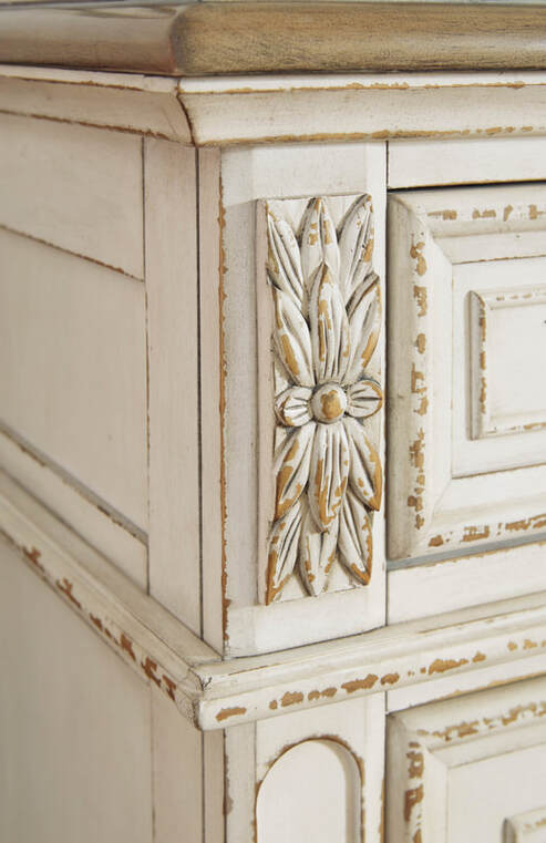 Realyn Chipped White Bedroom Set B743