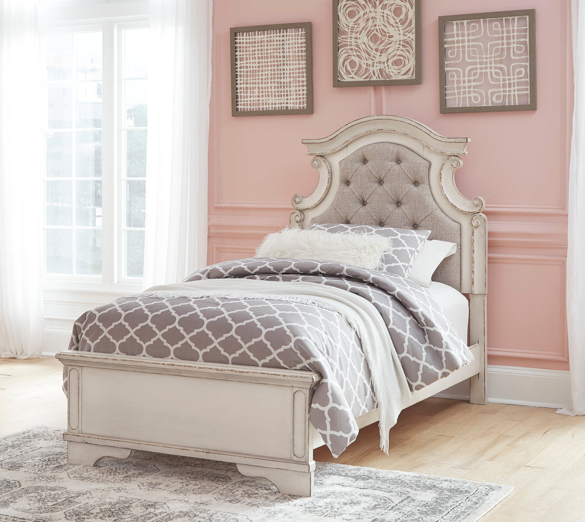 Realyn Chipped White Upholstered Panel Youth Bedroom Set
74384