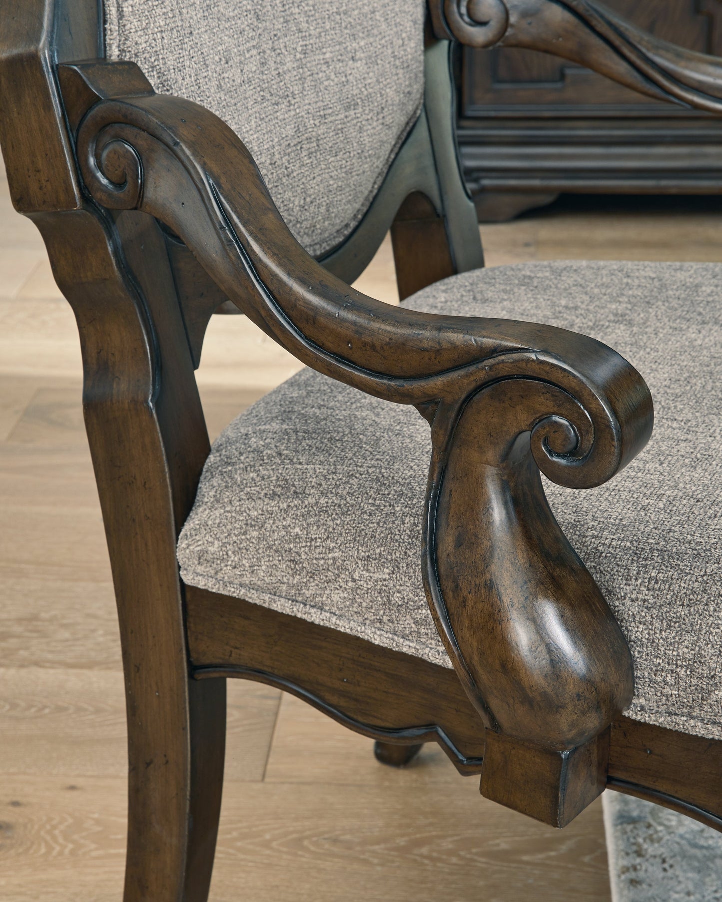 Maylee Dark Brown Round Dining Room Set D947