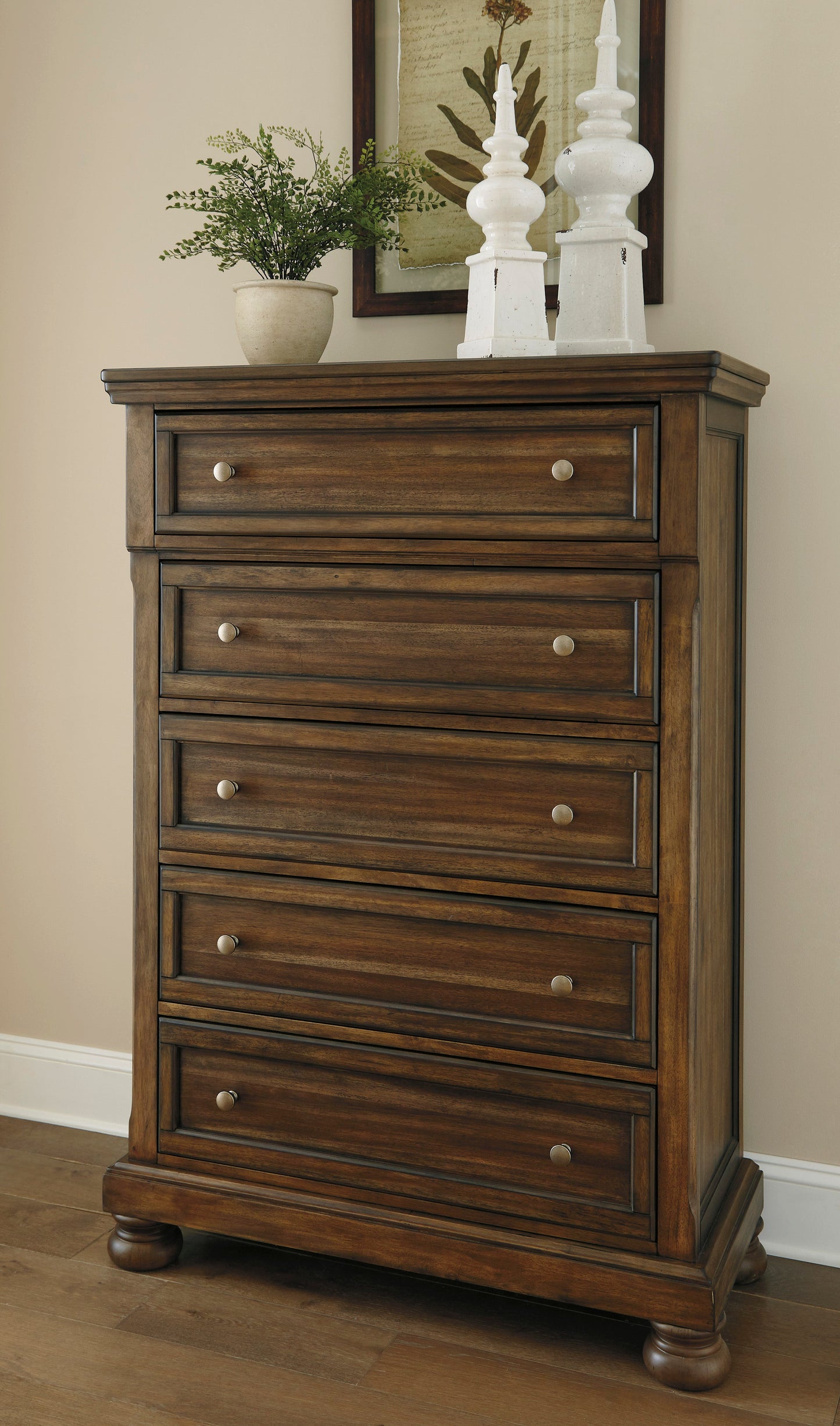 Flynnter Medium Brown Sleigh Platform Bedroom Set B719