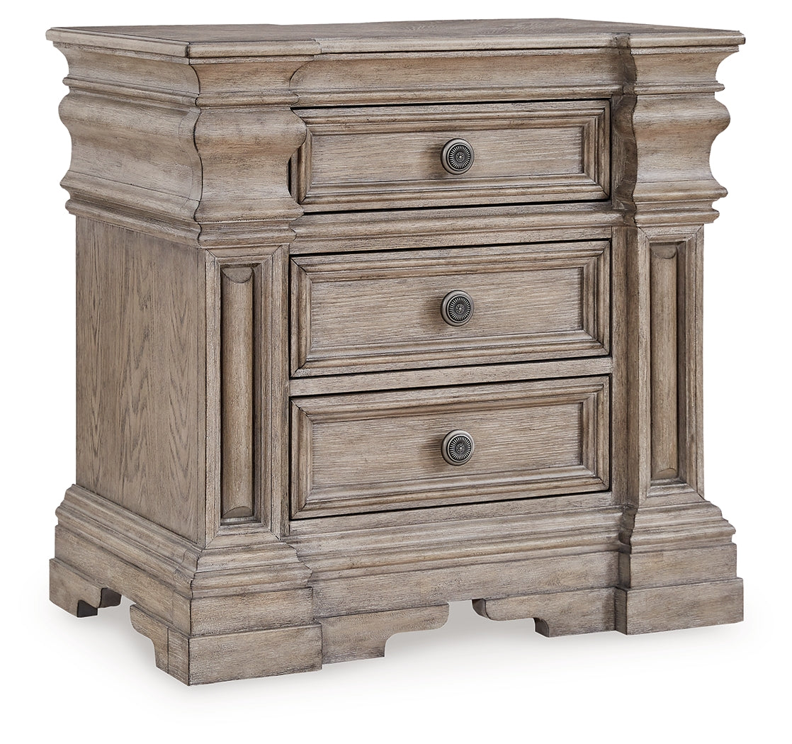 Blairhurst Light Grayish Brown Panel Bedroom Set B916