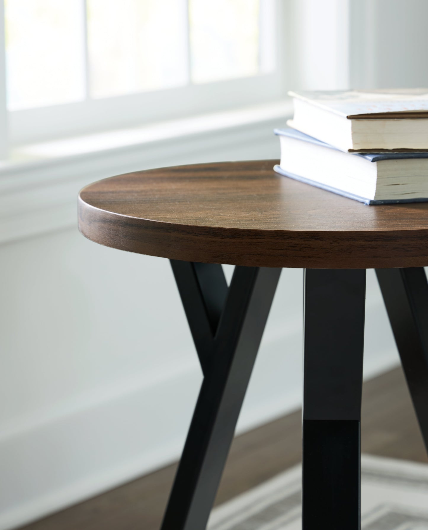 Elbrynn Brown/Black Table (Set of 3) T153