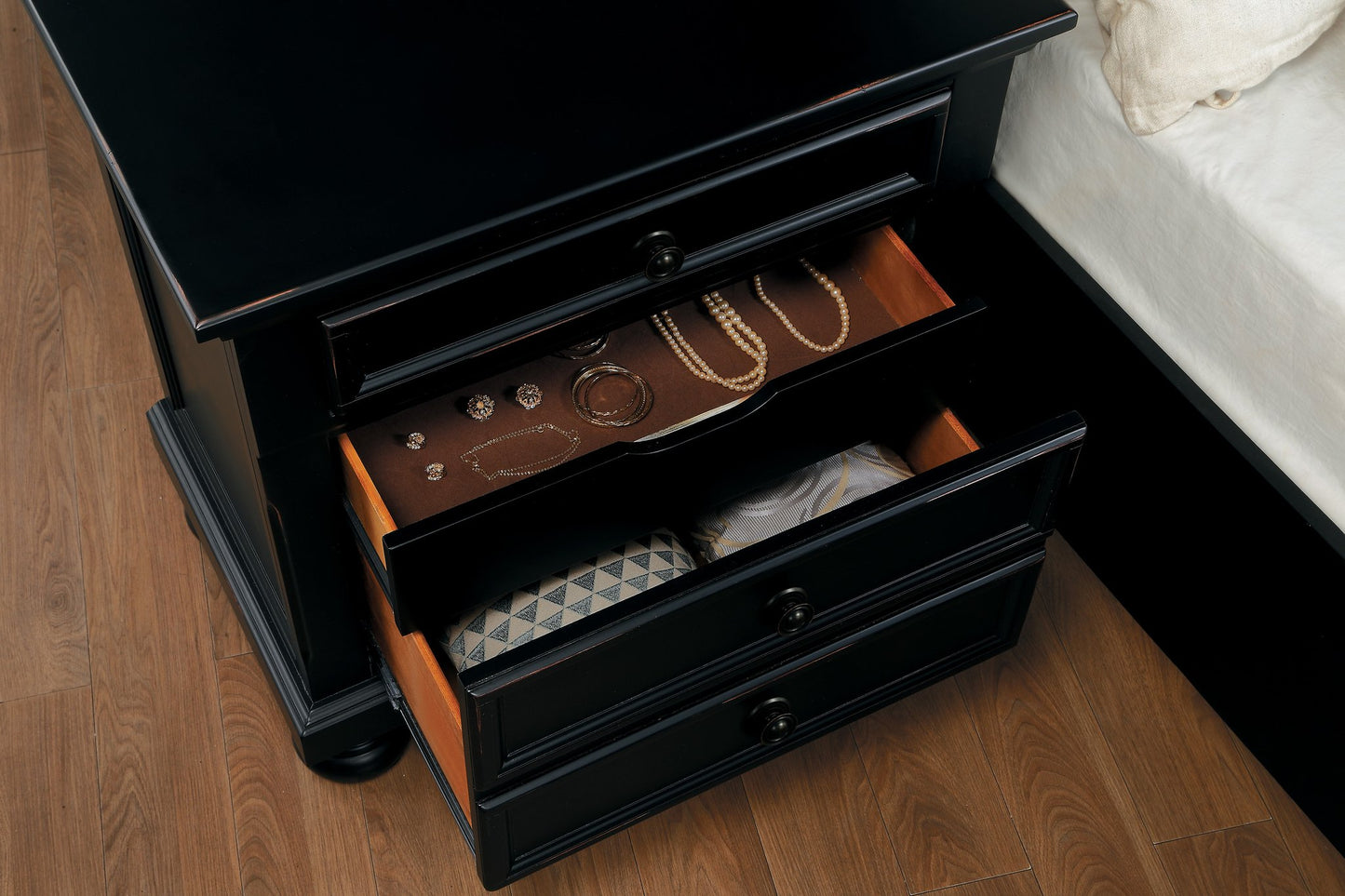 Laurelin Black Storage Bedroom Set 1714 - Harwin Furniture