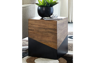 Trailbend Brown/Gunmetal Accent Table     A4000311
