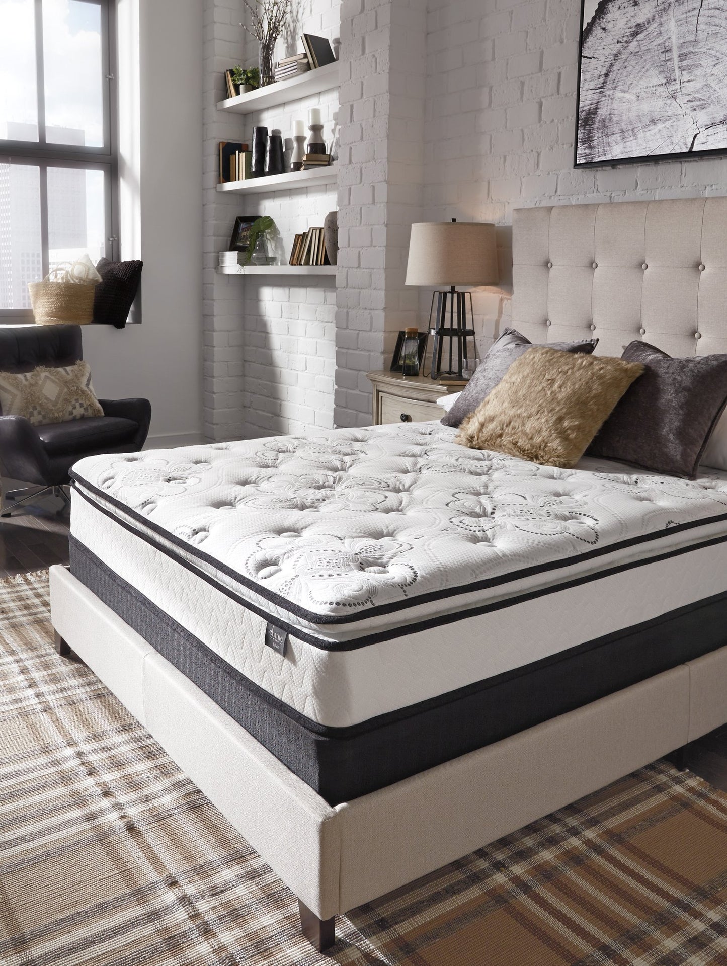 Chime 10" Pillow Top Full Mattress In A Box M87441